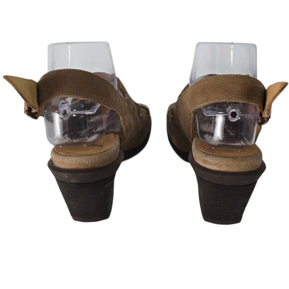 John Fluevog Sunny Tan Nubuck Leather Strappy Buckle Sandal Heeled 11 - Picture 3 of 11